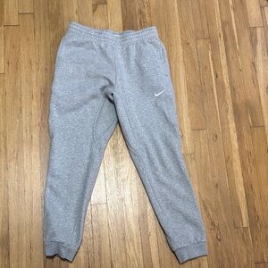 Nike Men’s Light Gray Joggers run small will fit Men’s small